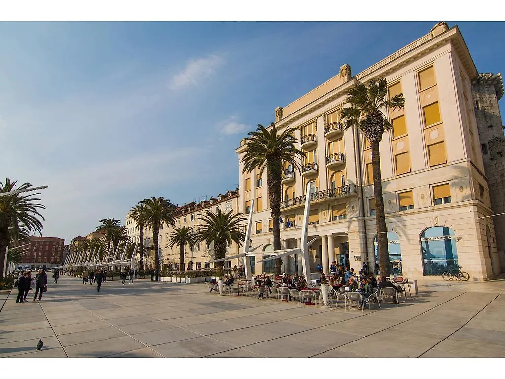 Riva Royal View Luxury Apartments Сплит